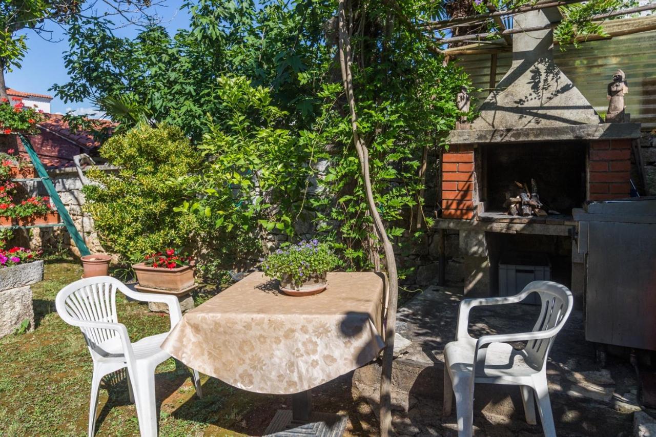 Anamarija Apartments Near The Beach And The Fantastic Adria Sea With Over 10 Small Islands Close By Фунтана Екстер'єр фото