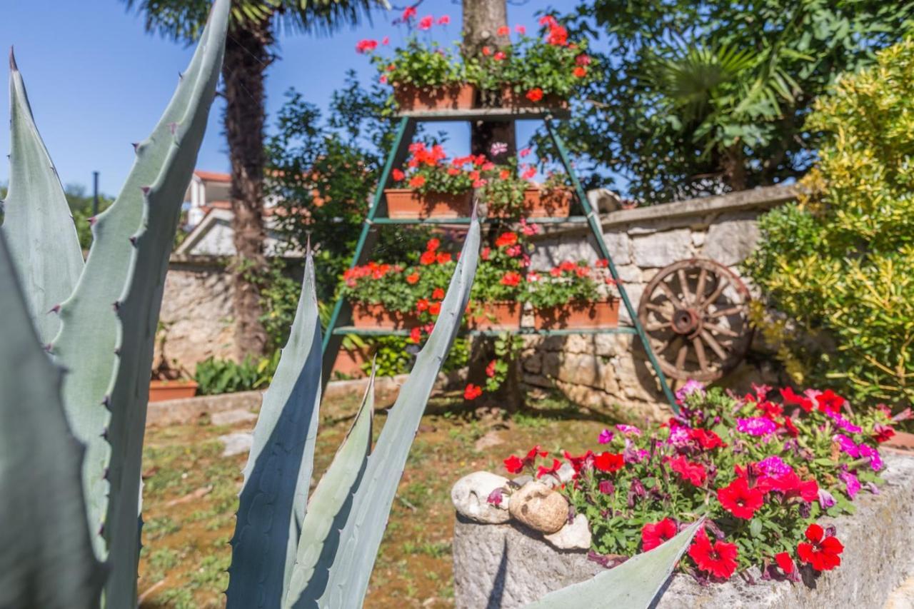 Anamarija Apartments Near The Beach And The Fantastic Adria Sea With Over 10 Small Islands Close By Фунтана Екстер'єр фото