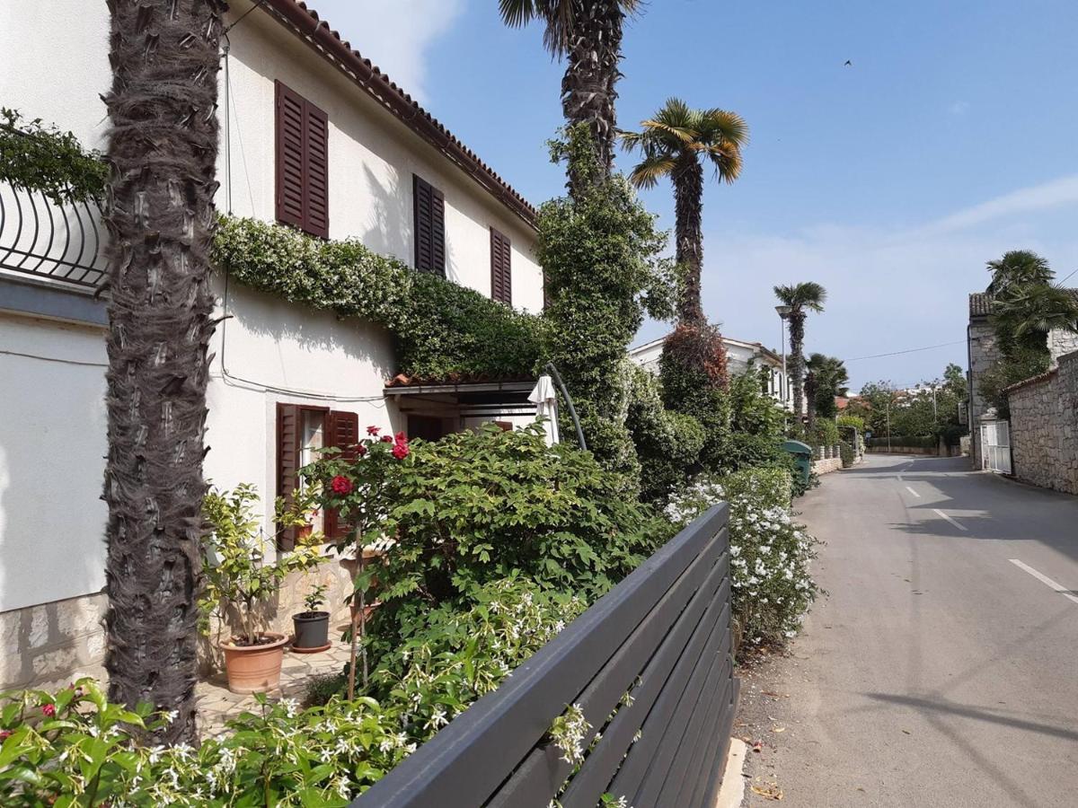 Anamarija Apartments Near The Beach And The Fantastic Adria Sea With Over 10 Small Islands Close By Фунтана Екстер'єр фото